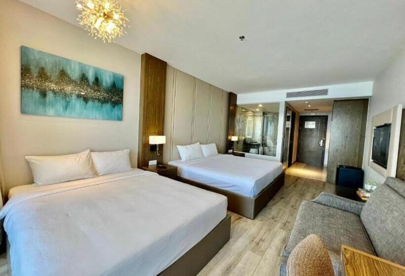اتاق خانوادگی با چشم‌انداز دریا, Capital Panorama Apartment