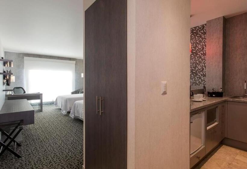استودیوی لوکس, Holiday Inn Express & Suites Queretaro, An Ihg