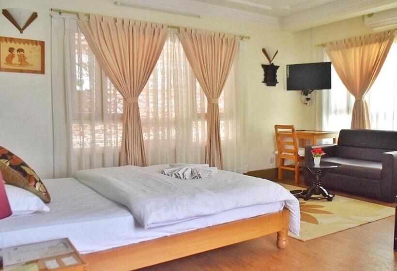 اتاق لوکس, Shakya House