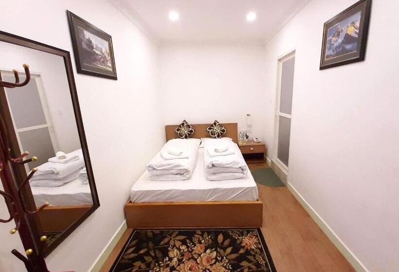 اتاق استاندارد یک نفره, Shakya House