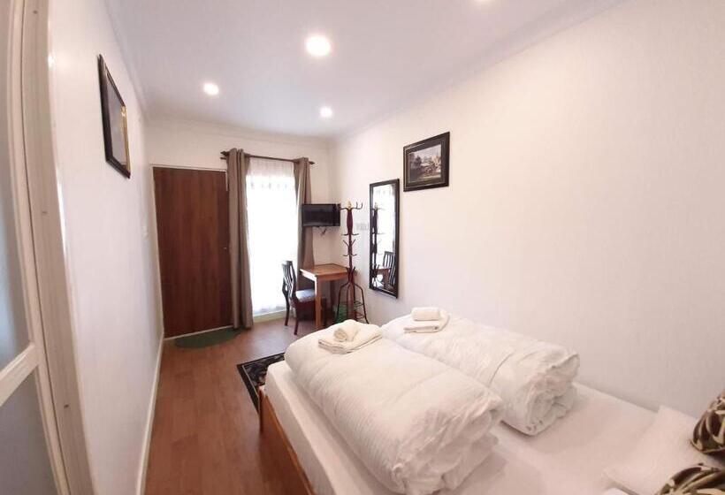 اتاق استاندارد یک نفره, Shakya House