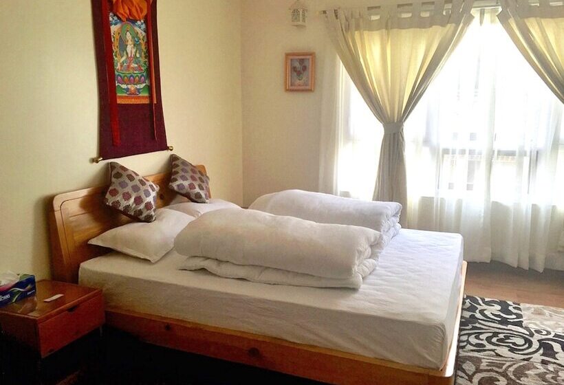 اتاق لوکس, Shakya House