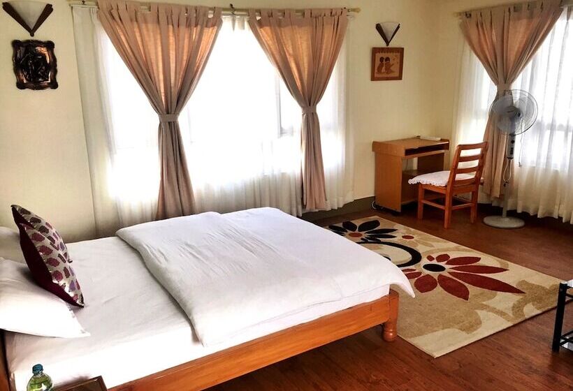 اتاق لوکس, Shakya House