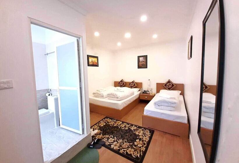 اتاق استاندارد سه نفره, Shakya House