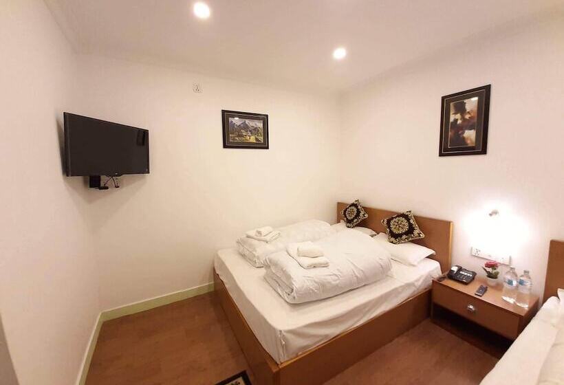 اتاق استاندارد یک نفره, Shakya House