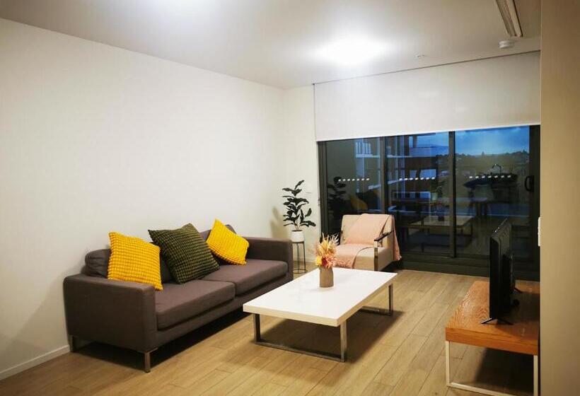 2 Bedrooms Apartment River View, Link Portside Wharf Apartment