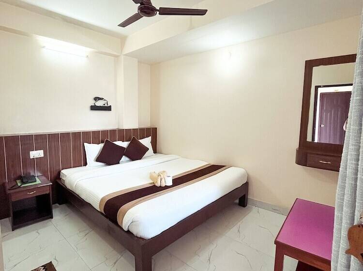 اتاق لوکس, Pokhara Tourist Home