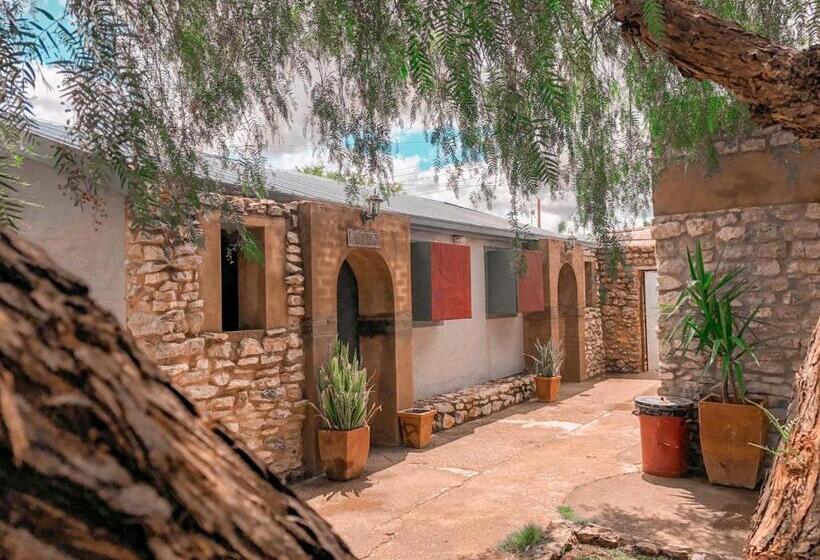 اتاق خانوادگی با چشم‌انداز باغ, Nkisi Guesthouse