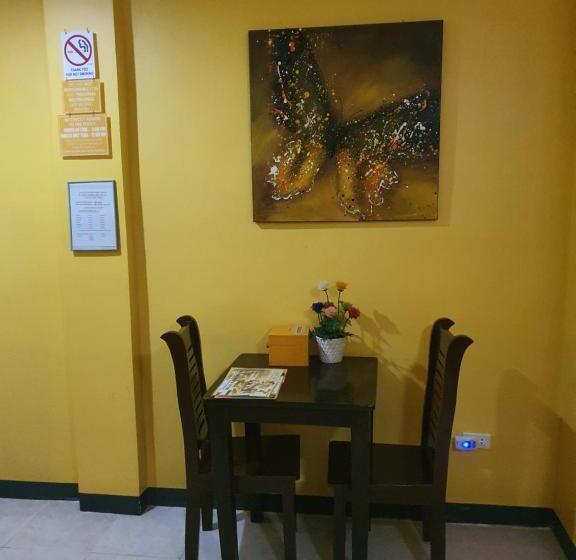 اتاق خانوادگی با چشم‌انداز باغ, L & M Hearthstones Lodge
