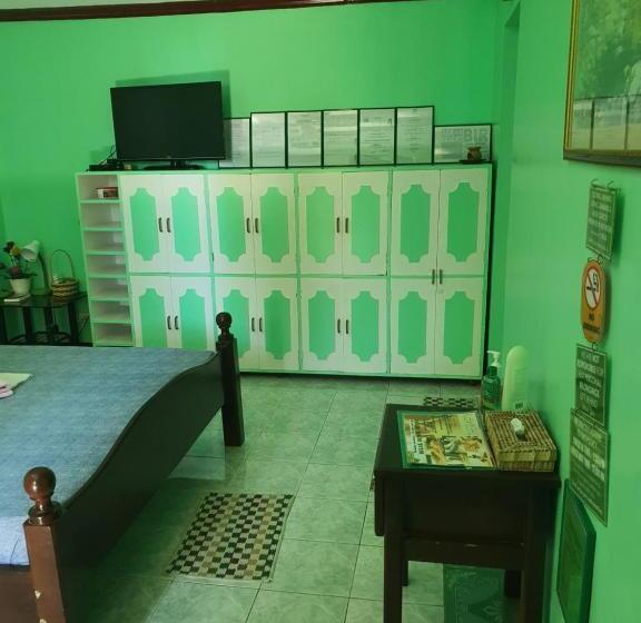 اتاق خانوادگی, L & M Hearthstones Lodge