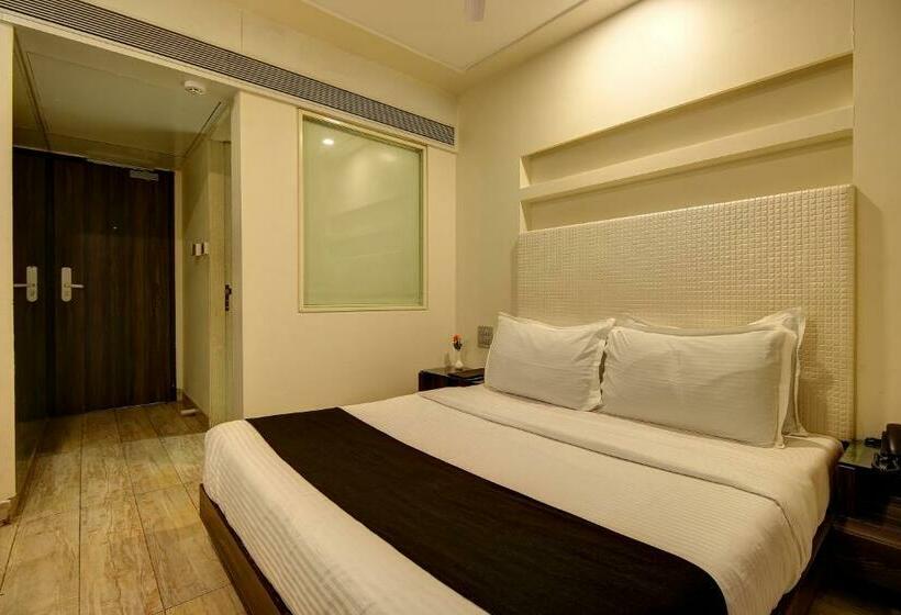 Quarto Estandar, Mumbai House Juhu, Santacruz West, Mumbai