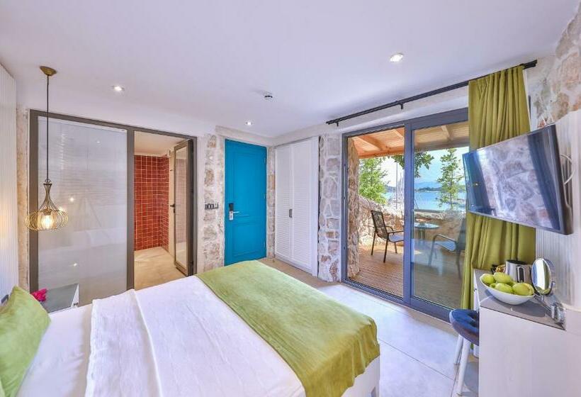 اتاق استاندارد با بالکن و چشم‌انداز دریا, Jasmine Otel
