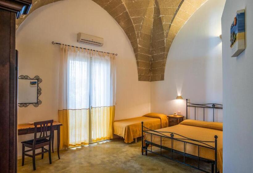 Номер Стандарт Трехместный, B&b La Garolla