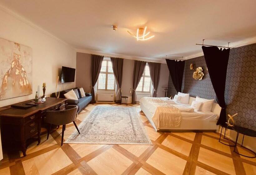Студия Deluxe, Schloss Thurnau