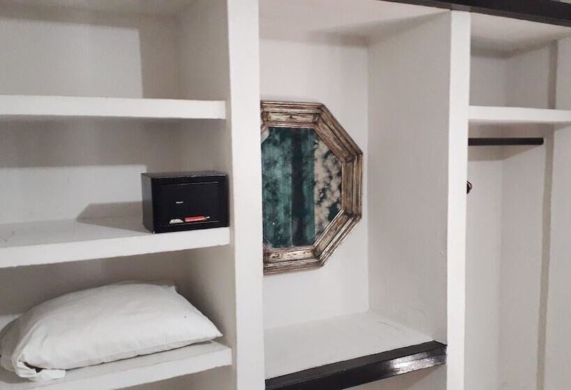 スイート, Solimar Inn Suites