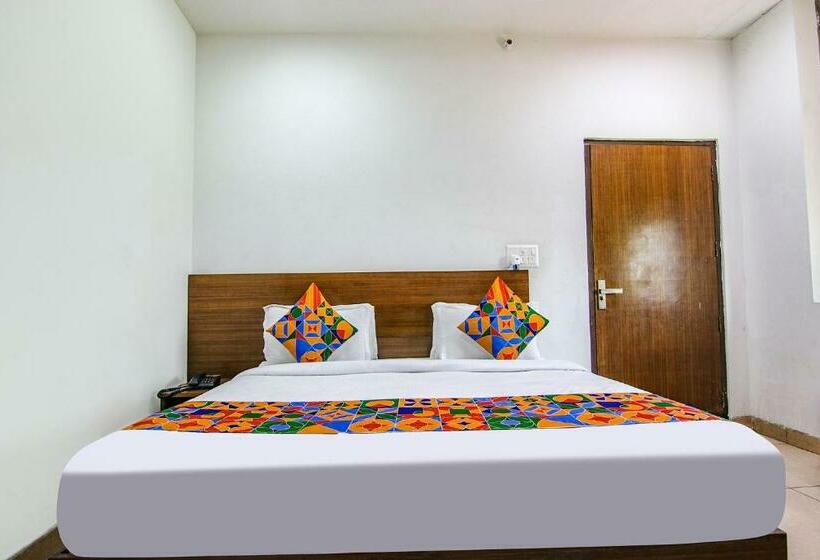 디럭스 룸, Fabhotel The Orient