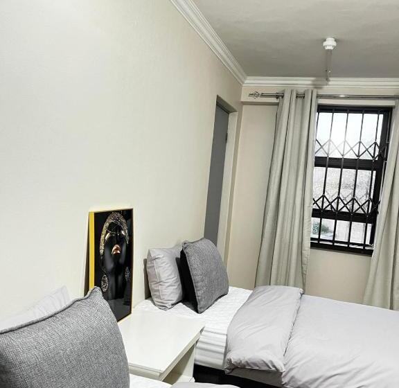 اتاق خانوادگی, Montrose Bnb