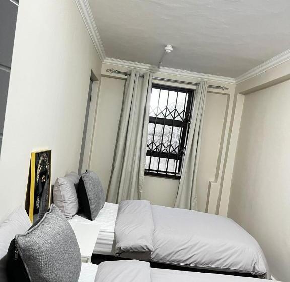اتاق خانوادگی, Montrose Bnb