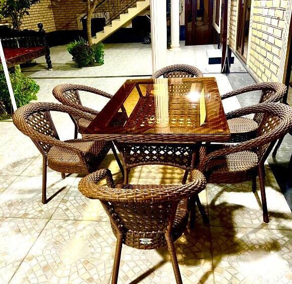 اتاق ساده سه‌ نفره, Old City Guest House