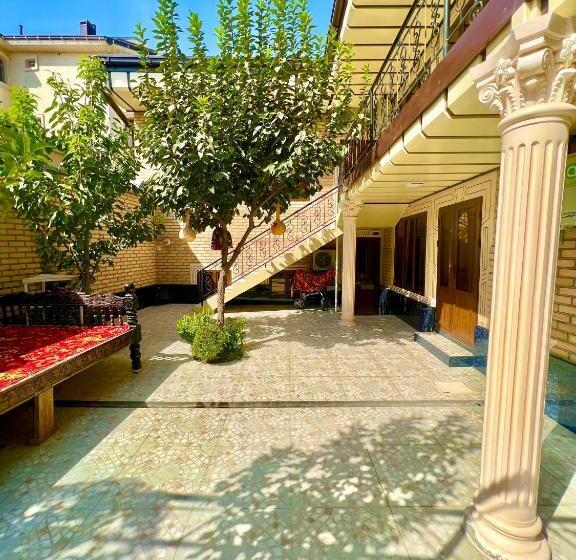 اتاق ساده سه‌ نفره, Old City Guest House