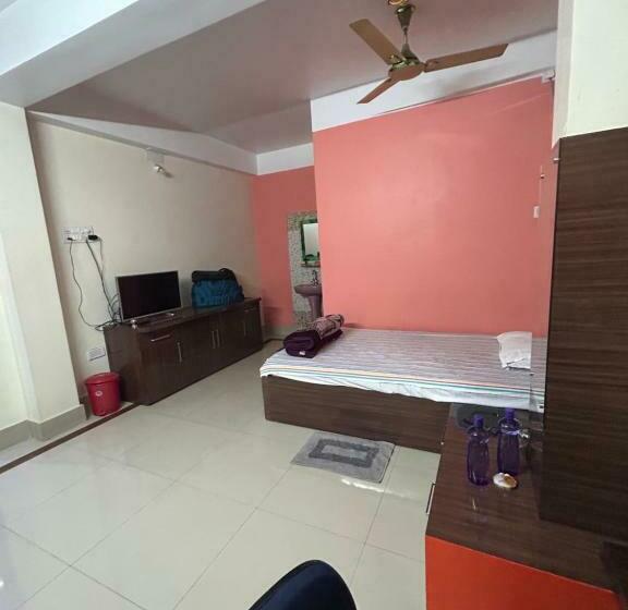 اتاق لوکس یک تخته, Roop Amrit Guest House