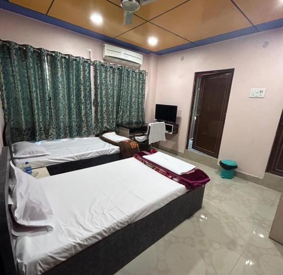 اتاق لوکس با چشم‌انداز شهر, Roop Amrit Guest House