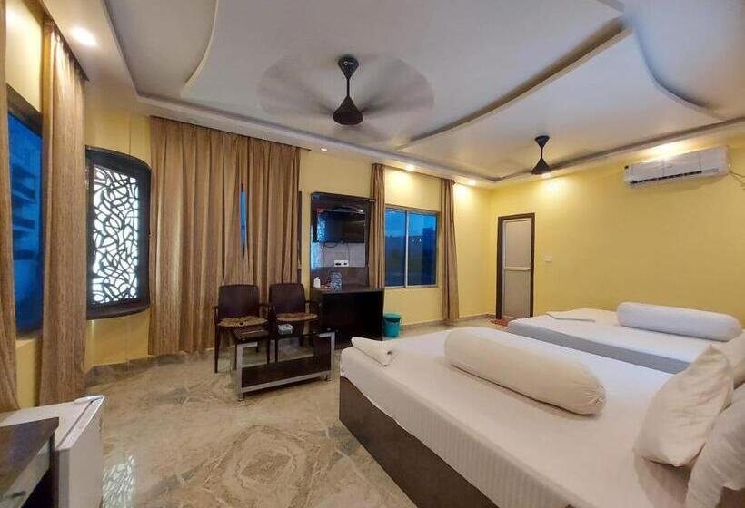 Четырехместный Номер Стандарт, Holiday Beach Resort !! Beach Distance 50 Mts !!