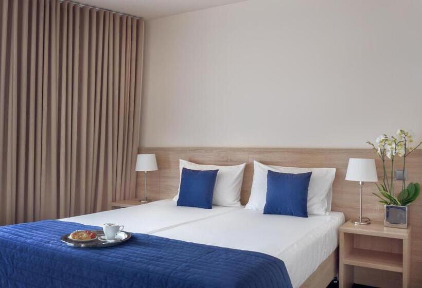 Quarto Estandar, Molo
