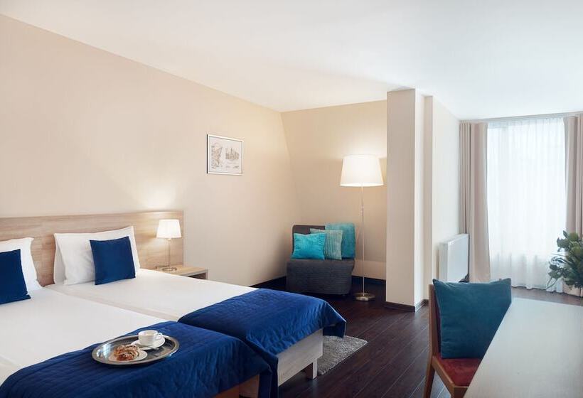 Quarto Estandar, Molo