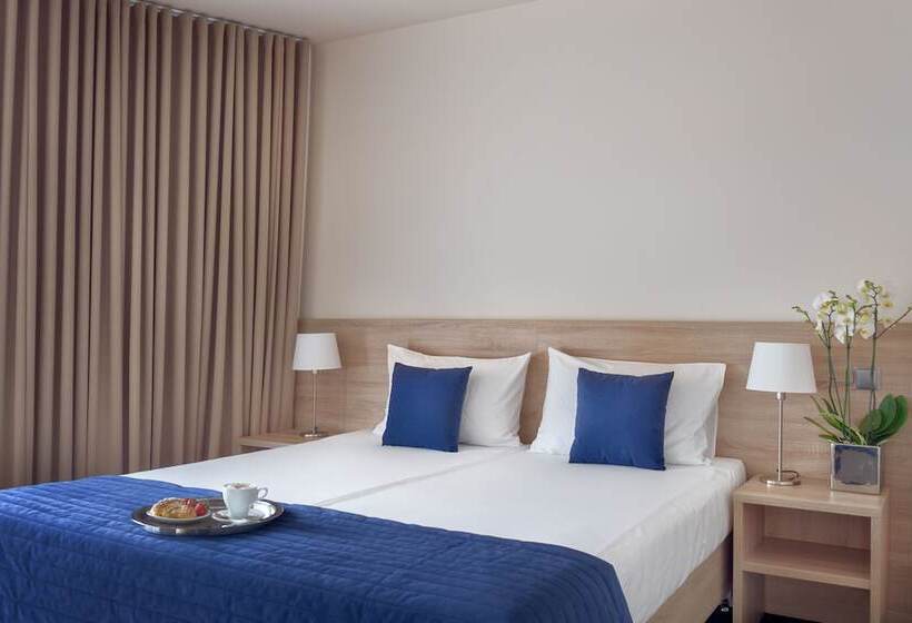 Quarto Estandar Individual, Molo