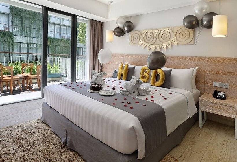اتاق لوکس با بالکن, Neo+ Kuta Legian By Aston