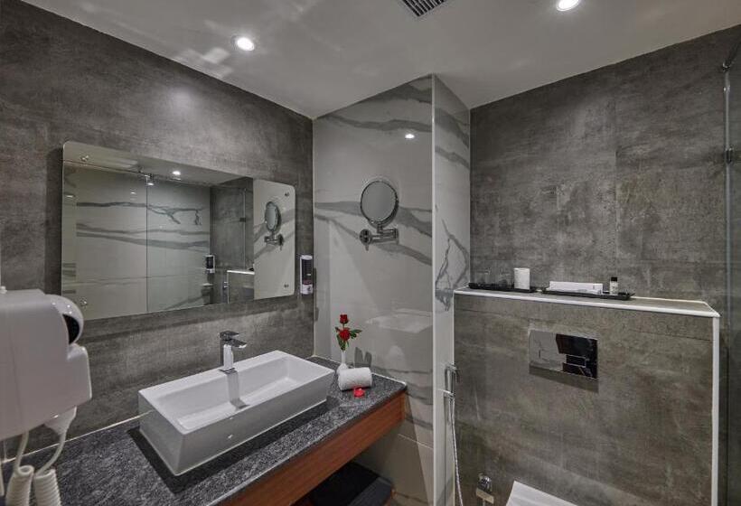 Люкс, Golden Tulip Tirupati
