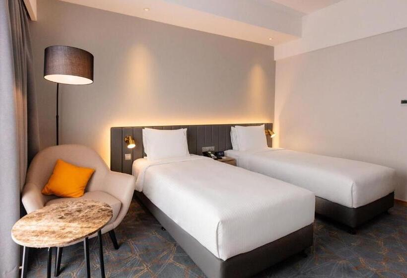 Standard Room Superior Floor, Holiday Inn Sepang Airport By Ihg