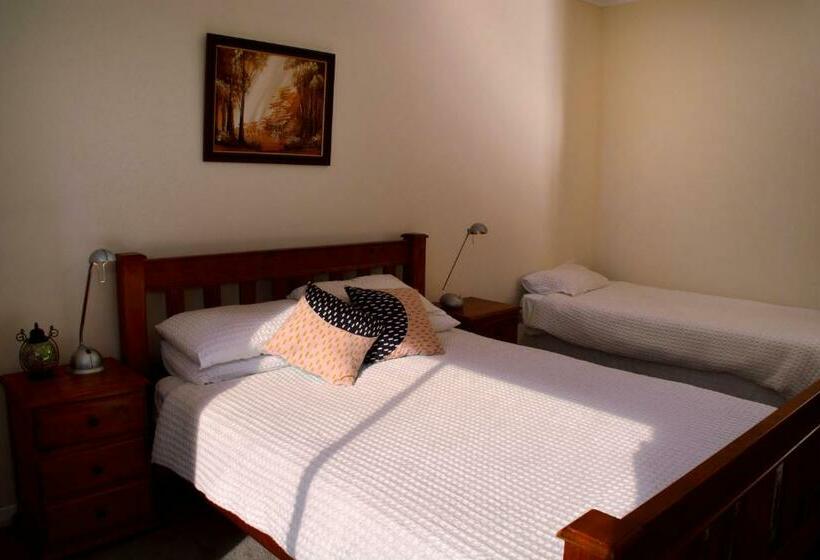 اتاق لوکس, English Cherry Tree Manor