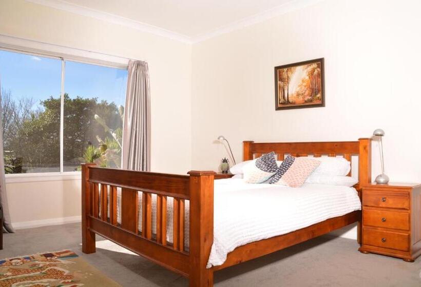 اتاق لوکس, English Cherry Tree Manor
