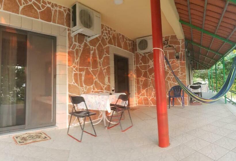 اتاق خانوادگی, Romeo’s Guest House 2