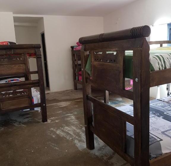 تختخواب در اتاق مشترک, Apartahostal Mafelo