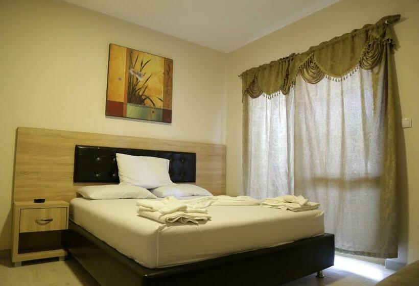 اتاق ساده سه‌ نفره, Murati Inn