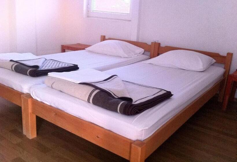 اتاق استاندارد چهار تخته, Guest House Lokoski