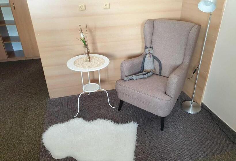 Семейный Номер, Modrásek