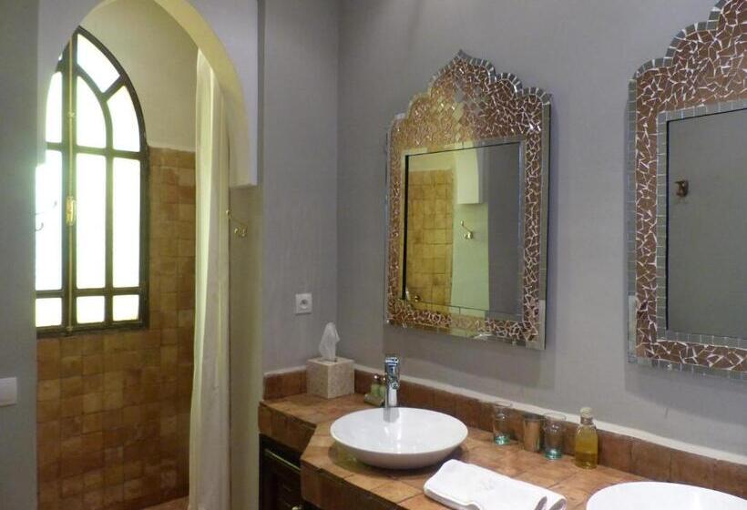 اتاق استاندارد چهار تخته, Le Cazar