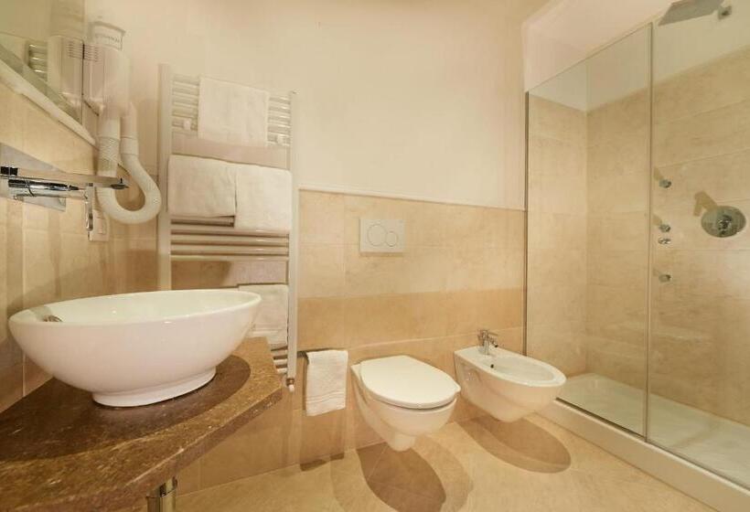 اتاق خانوادگی, B&b Le Stanze Del Duomo