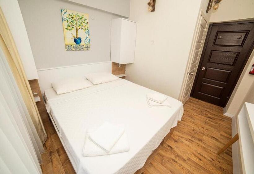 غرفة قياسية مزوَّدة بشُرفة, Limonata Otel Assos