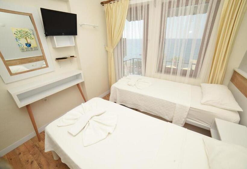 غرفة قياسية مزوَّدة بشُرفة, Limonata Otel Assos