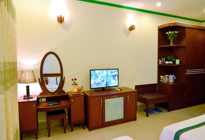 Deluxe Triple Room Sea View, Green