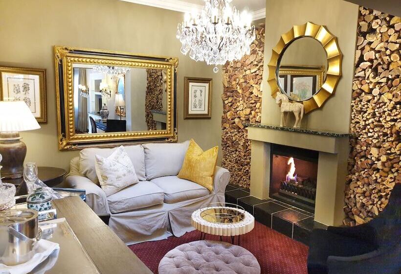 جناح ديلوكس, The Residence