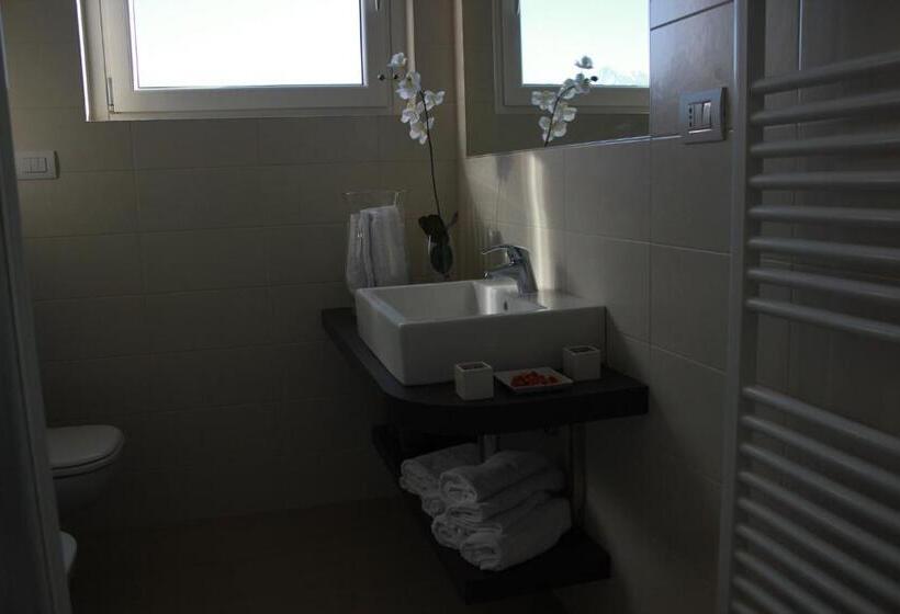 2 Bedroom Apartment With Garden, Residence Villa Paradiso