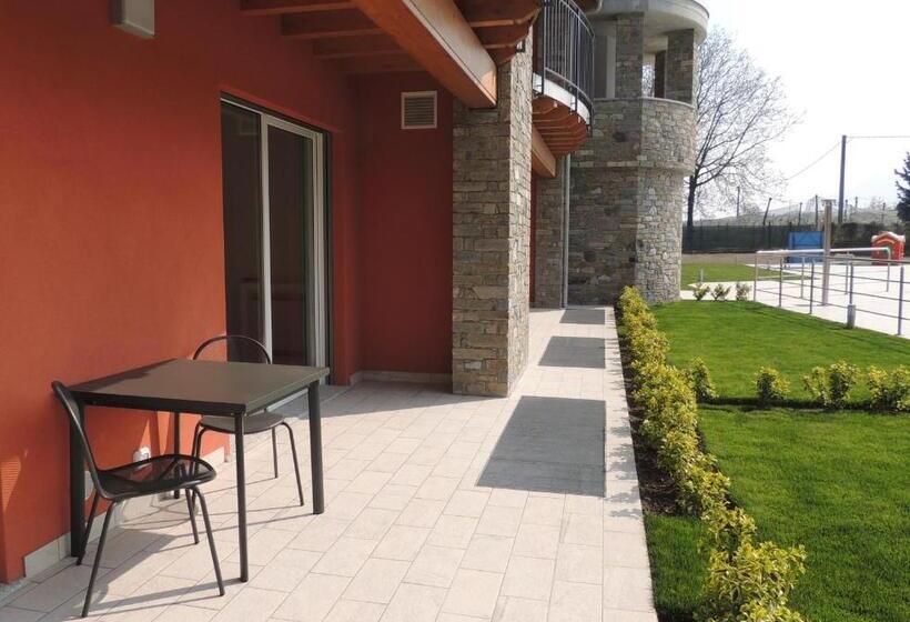 2 Bedroom Apartment With Garden, Residence Villa Paradiso