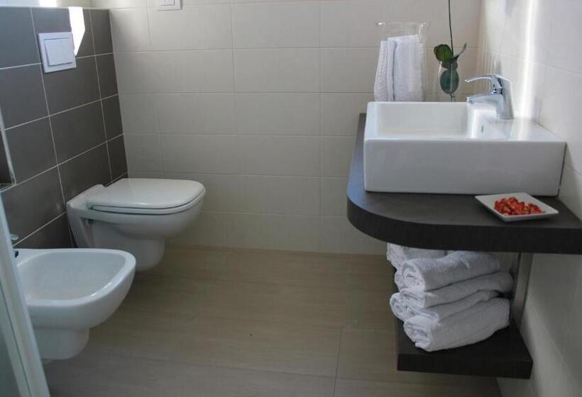 2 Bedroom Apartment With Garden, Residence Villa Paradiso