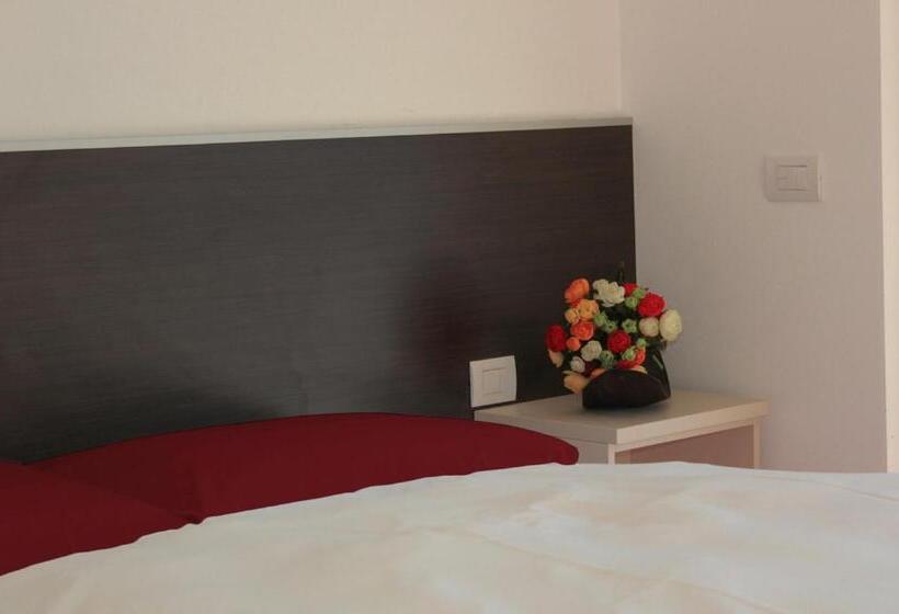 2 Bedrooms Apartment Lake View, Residence Villa Paradiso